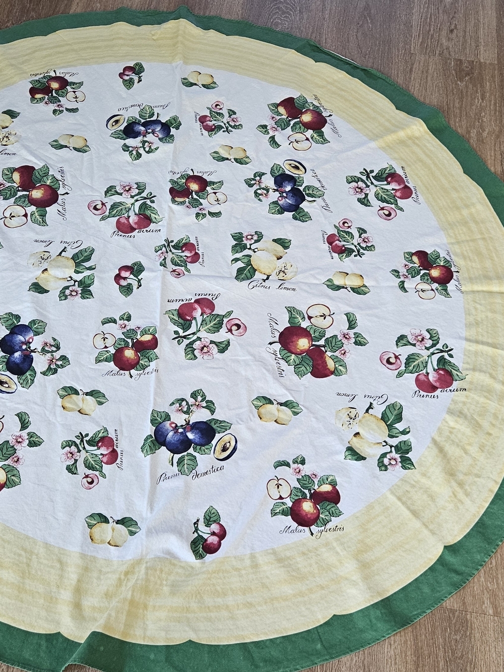 Villeroy & Boch Round Fruit-Print Tablecloth — White, Yellow & Green